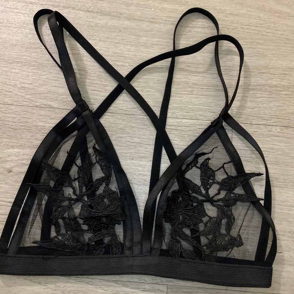 Black laced bralette